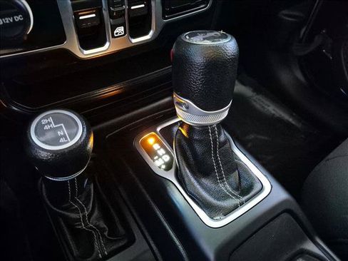 Used 2019 Jeep Wrangler Unlimited Sahara AWD/4WD image 12