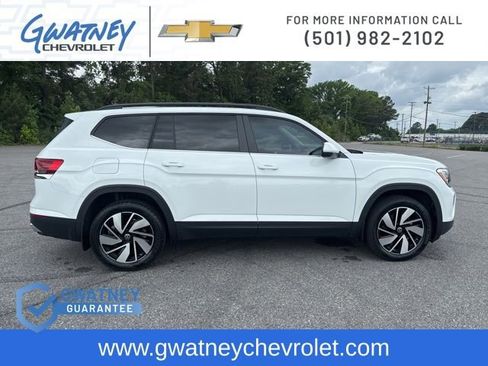 Used 2025 Volkswagen Atlas SE FWD image 4
