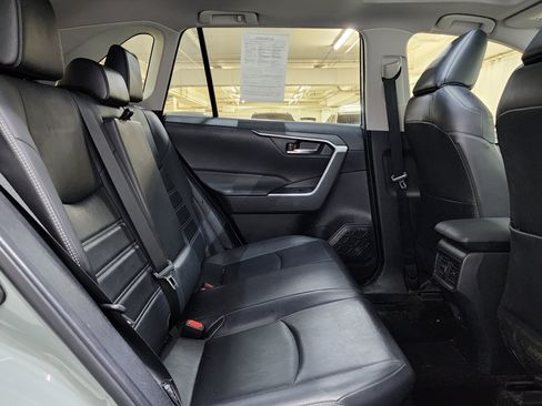 Used 2021 Toyota RAV4 XLE Premium AWD/4WD image 16