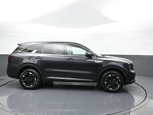 New 2025 Kia Sorento S image 5