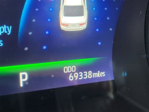 Certified 2018 Toyota Camry XLE image 25