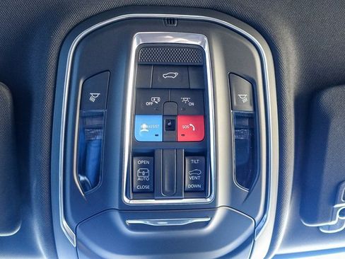 New 2025 Jeep Grand Cherokee Altitude image 18