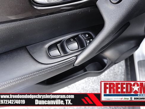 Used 2020 Nissan Rogue SV w/ Premium Package FWD image 40