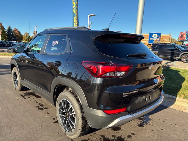 Used 2025 Chevrolet TrailBlazer LT AWD/4WD image 2