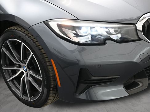 Used 2019 BMW 330i xDrive Sedan w/ Driving Assistance Package image 16