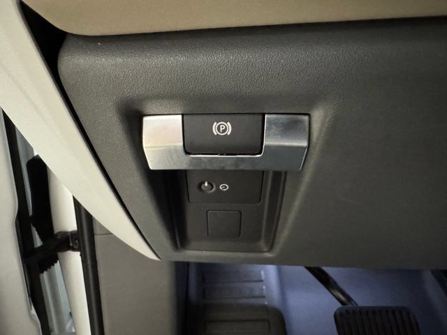 Used 2024 Land Rover Defender 110 S AWD/4WD image 10