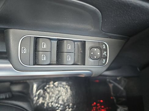 Used 2022 Mercedes-Benz GLB 250 4MATIC image 25