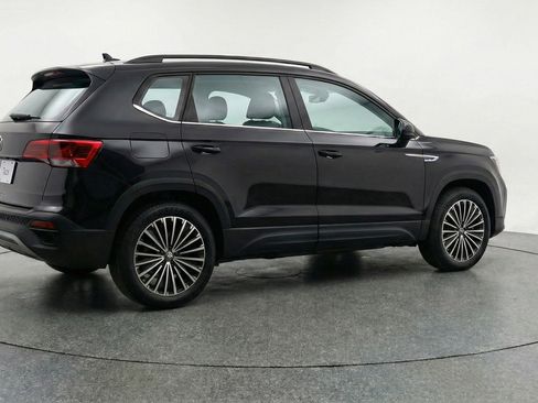 Used 2025 Volkswagen Taos SE FWD image 9