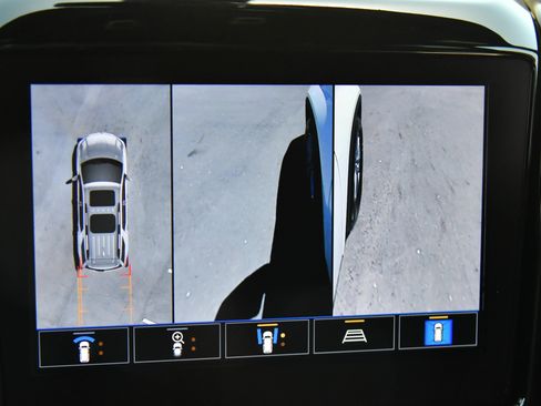 Used 2023 Chevrolet Traverse LT FWD image 25