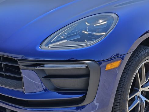 Certified 2026 Porsche Macan AWD/4WD image 12