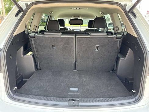 Used 2025 Volkswagen Atlas SE FWD image 8