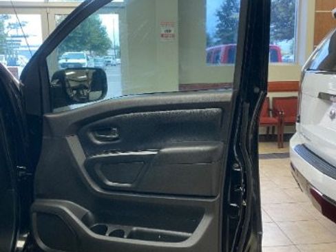 Used 2018 Nissan Titan S w/ S Utility Package RWD image 9
