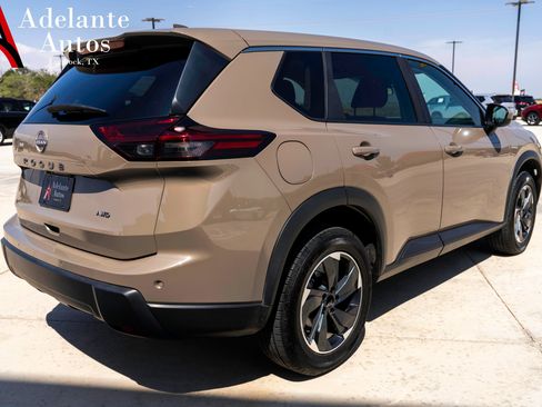 Used 2025 Nissan Rogue SV AWD/4WD image 3
