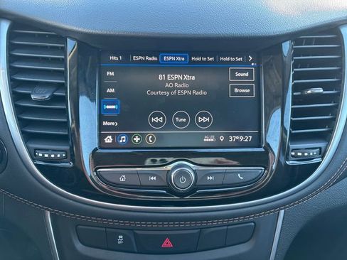 Used 2022 Chevrolet Trax LT w/ LT Convenience Package image 45