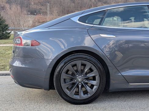 Used 2018 Tesla Model S 100D image 18