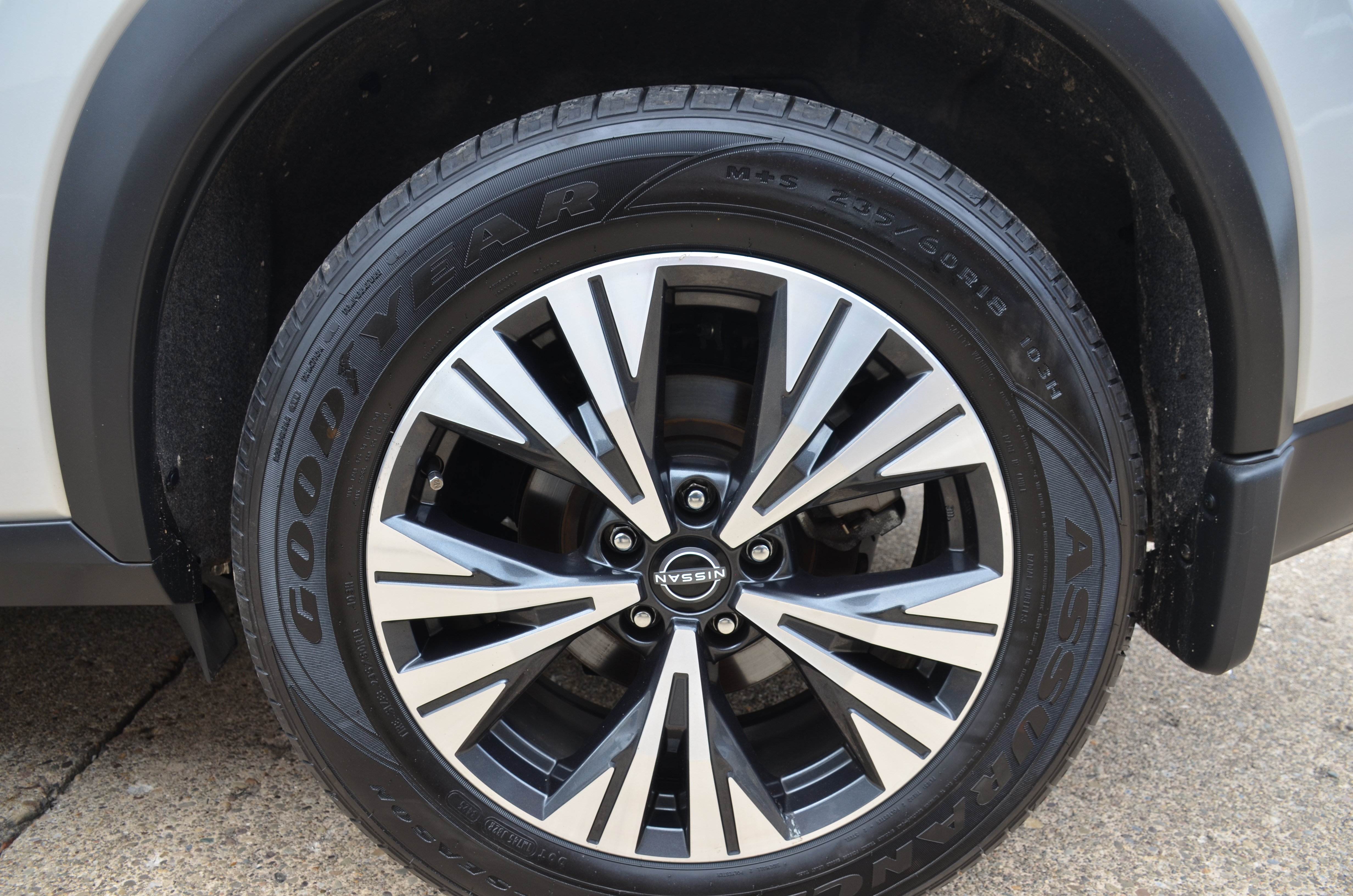 Used 2023 Nissan Rogue SV AWD/4WD image 16