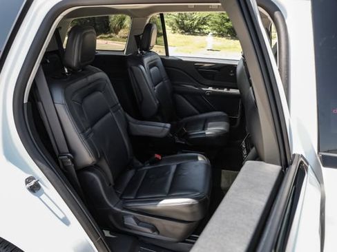 Used 2025 Lincoln Aviator Reserve w/ Jet Appearance Package AWD/4WD image 39