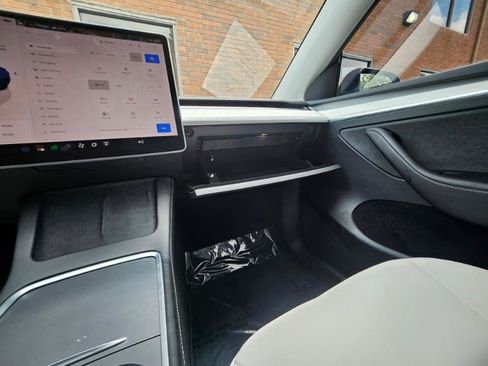 Used 2024 Tesla Model Y Long Range RWD image 54