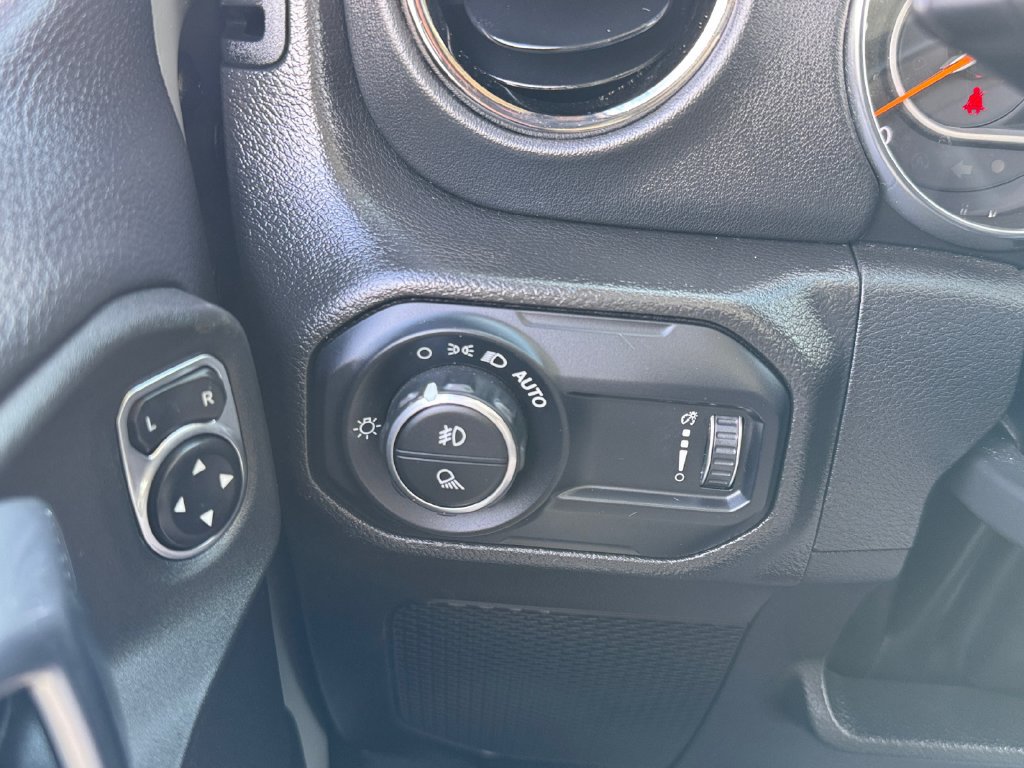 Used 2023 Jeep Gladiator Overland AWD/4WD image 27
