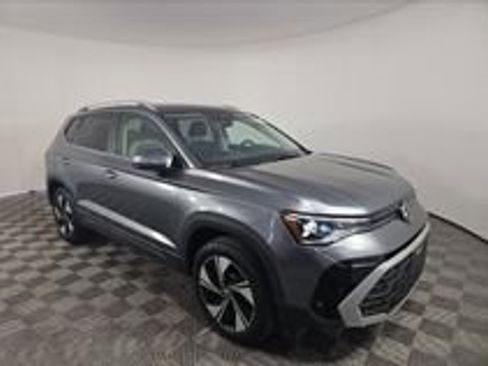 Used 2025 Volkswagen Taos SE AWD/4WD image 17