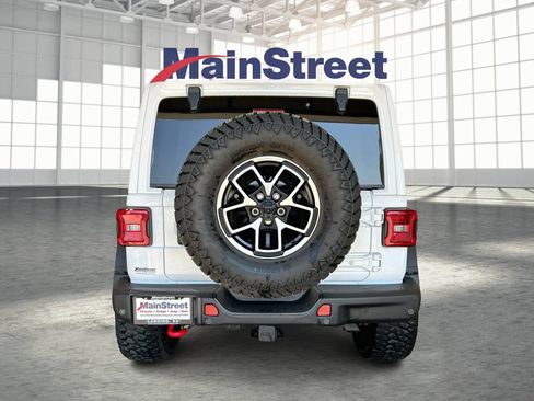 Used 2024 Jeep Wrangler Unlimited Rubicon w/ Capability Package AWD/4WD image 4