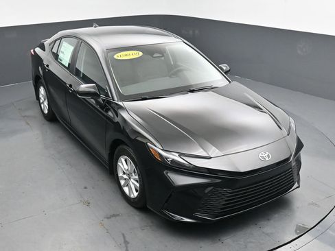 Used 2025 Toyota Camry LE image 21