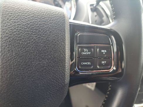 Used 2019 Dodge Grand Caravan SXT FWD image 20