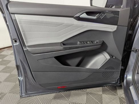 Used 2024 Volkswagen Taos SEL image 14