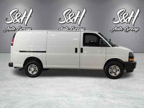 Used 2018 Chevrolet Express 3500 w/ Driver Convenience Package image 18