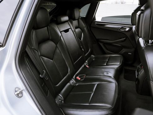 Used 2018 Porsche Macan S image 29