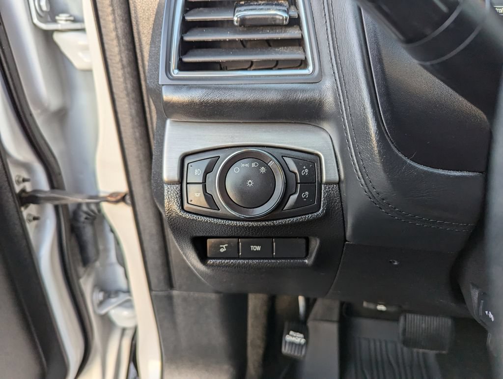 Used 2018 Ford Explorer Platinum AWD/4WD image 15