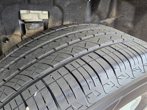 Used 2023 Jeep Grand Cherokee L Laredo image 12