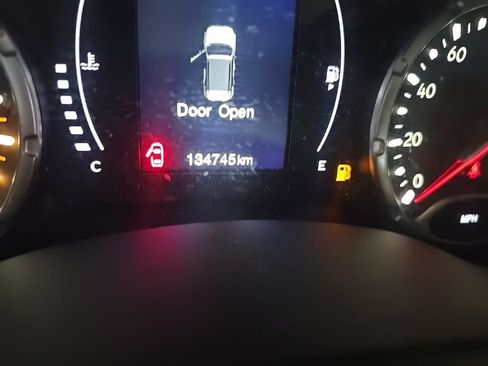 Used 2018 Jeep Renegade Latitude w/ Cold Weather Group AWD/4WD image 7