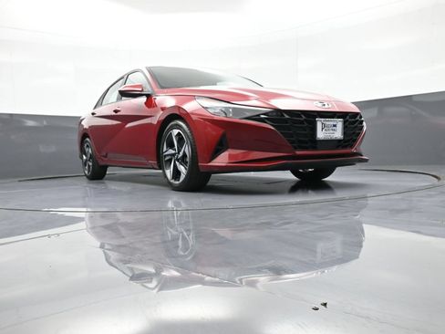 Certified 2023 Hyundai Elantra SEL w/ Convenience Package FWD image 25