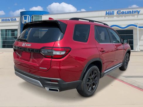 New 2025 Honda Pilot Touring image 5