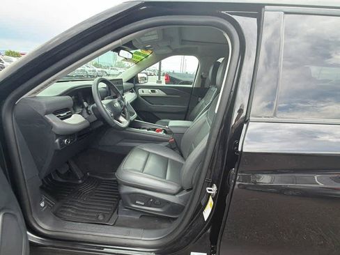 Used 2025 Ford Explorer Active w/ Active Comfort Package AWD/4WD image 12