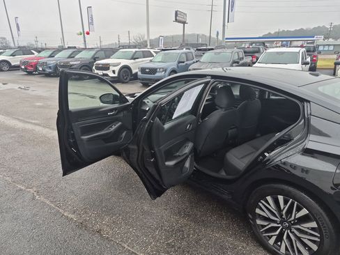 Used 2024 Nissan Altima 2.5 SV w/ SV Premium Package image 15