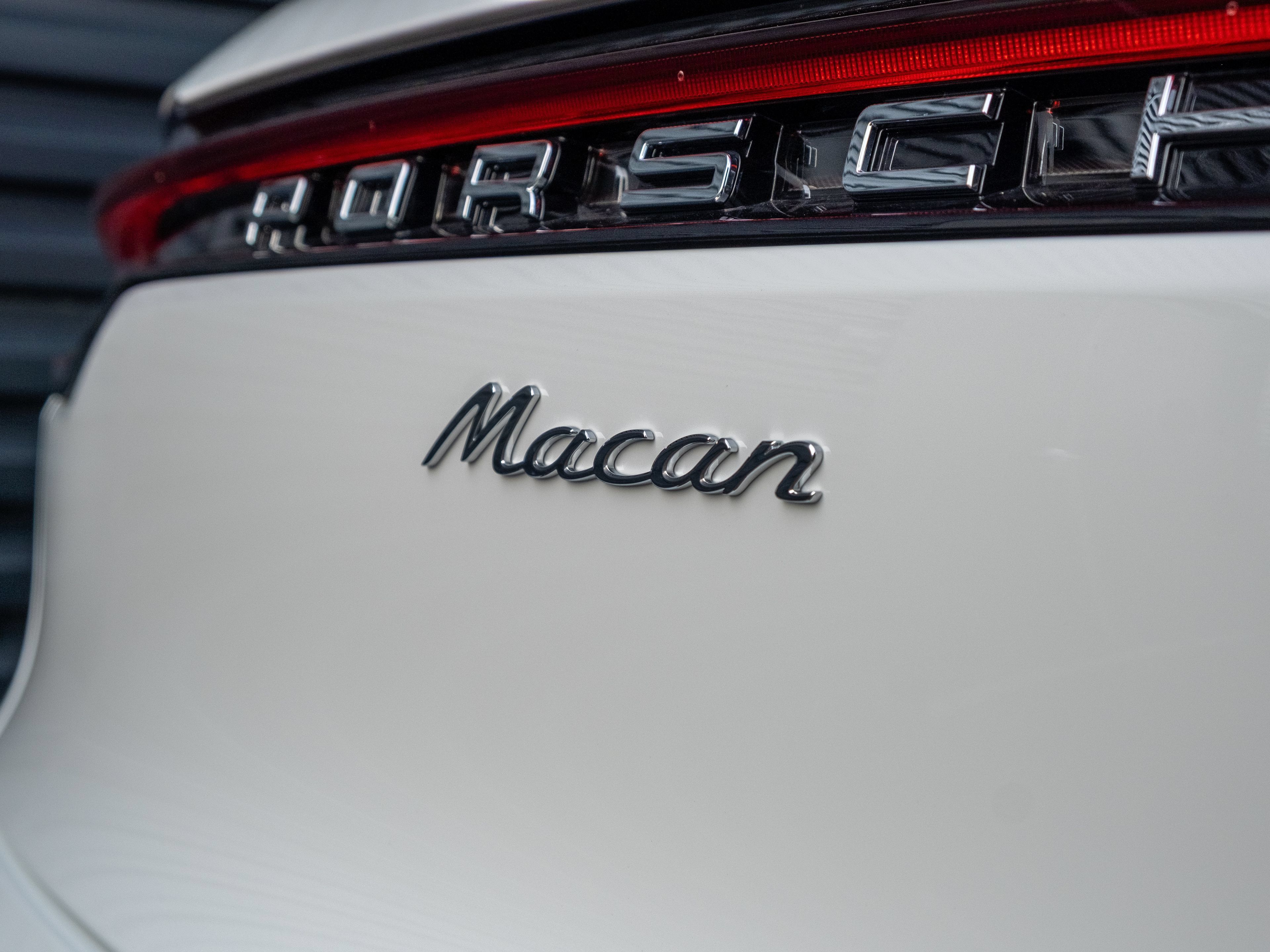 Certified 2026 Porsche Macan AWD/4WD image 18