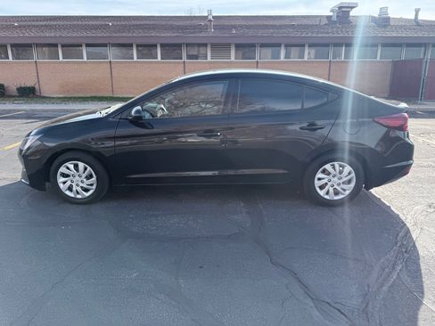 Used 2020 Hyundai Elantra SE image 2