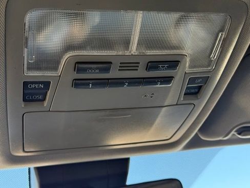 Used 2017 Toyota Highlander XLE AWD/4WD image 29