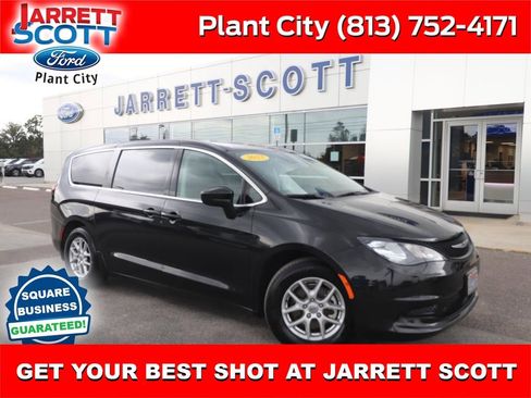 Used 2023 Chrysler Voyager LX FWD image 1
