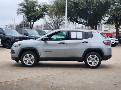 Used 2023 Jeep Compass Sport image 4