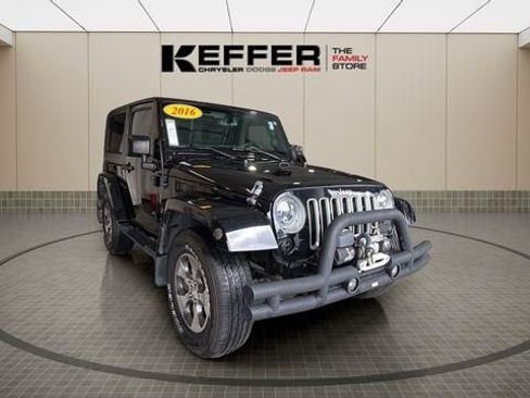 Used 2016 Jeep Wrangler Sahara w/ Connectivity Group AWD/4WD image 9