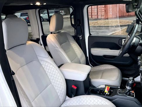 Used 2021 Jeep Wrangler Unlimited Sahara image 8