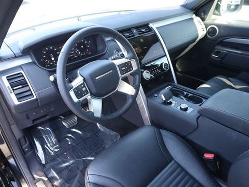 Used 2024 Land Rover Discovery Dynamic SE image 9