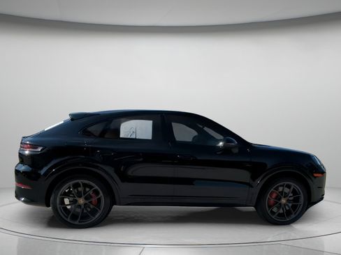 Used 2024 Porsche Cayenne S AWD/4WD image 32