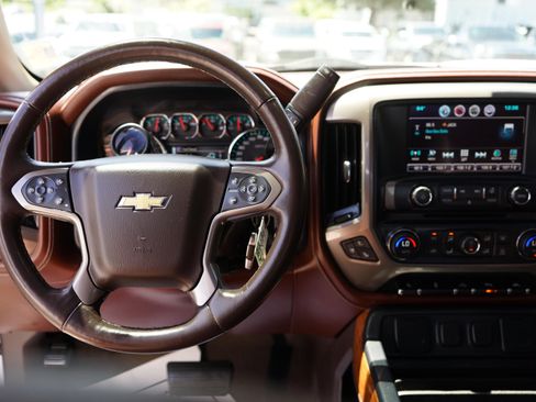 Used 2016 Chevrolet Silverado 1500 High Country w/ High Country Premium Package AWD/4WD image 17