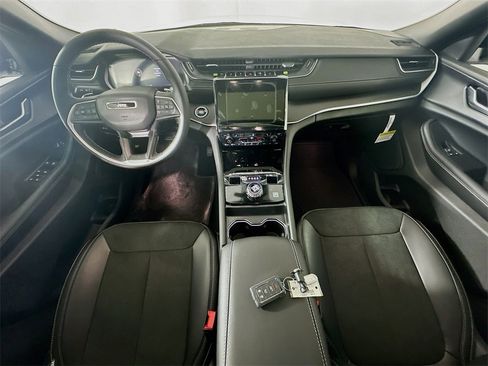 New 2025 Jeep Grand Cherokee Altitude image 9