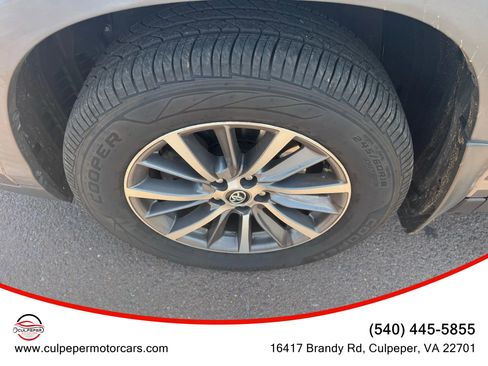 Used 2019 Toyota Highlander XLE image 32