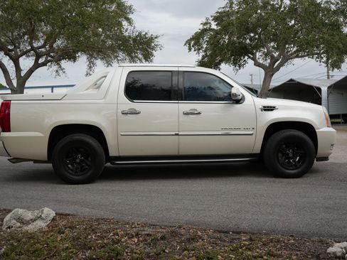 Used 2008 Cadillac Escalade EXT image 10